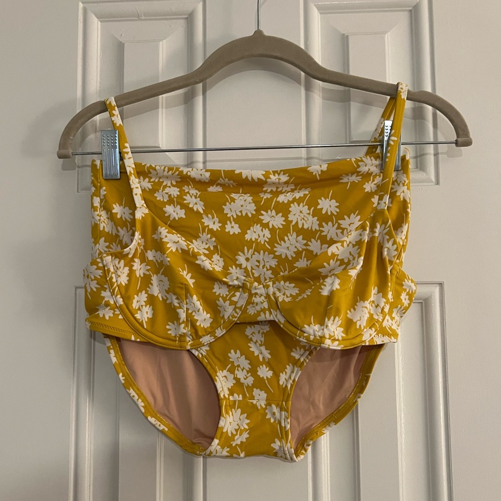 Only worn once- Madewell floral bathing suit set